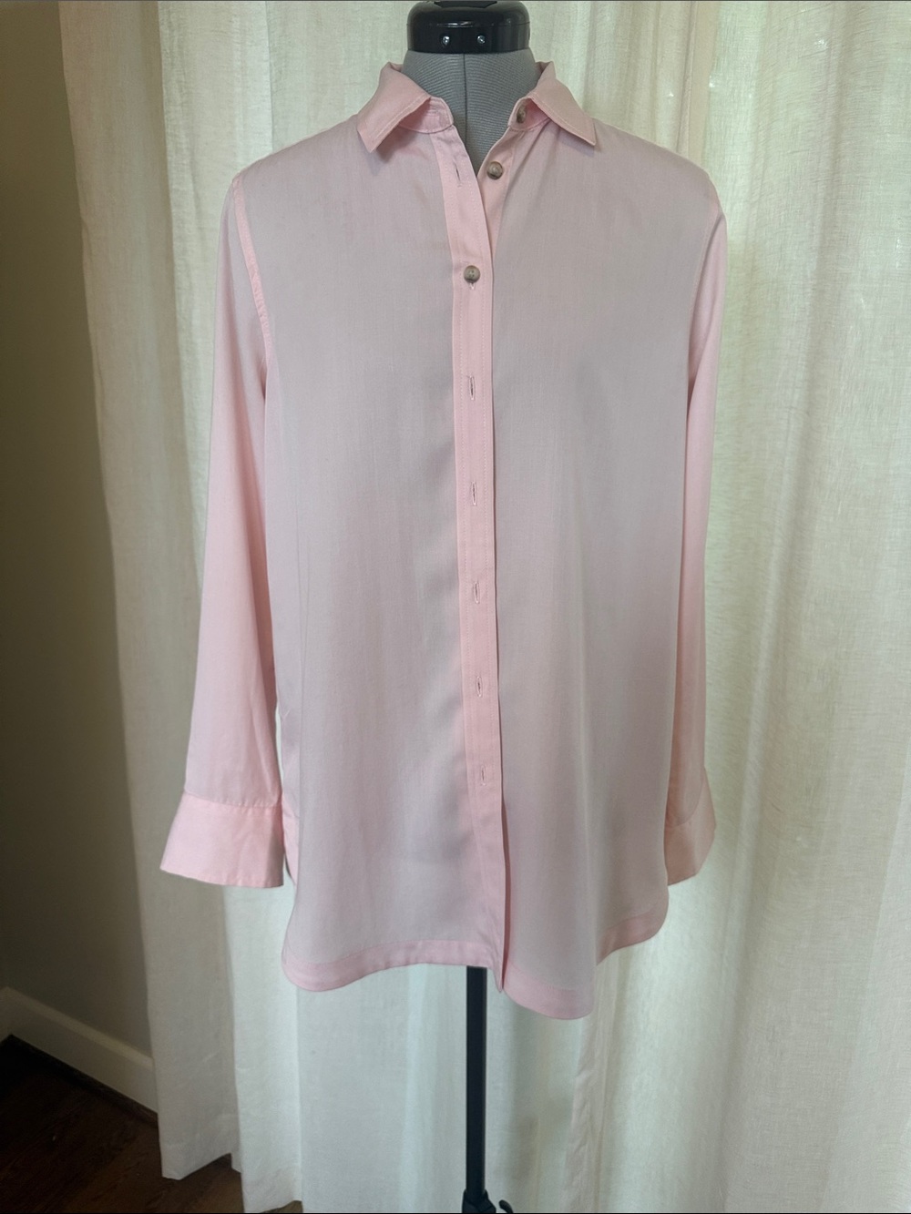 Banana Republic Pale Pink Button-Down Shirt